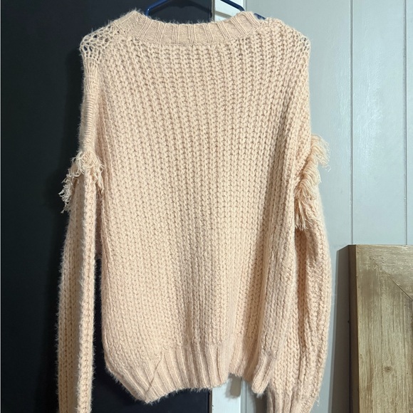 H&M Cream V-Neck Sweater with Cozy Knit - Picture 3 of 4